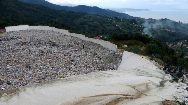 Tabiat parkının dibindeki çöp toplama tesisinde kapasite aşıldı! Halk tedirgin, Başkan 'facia' uyarısı yapıyor