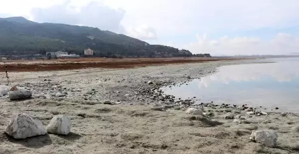 Son dakika... Dünyada sadece Burdur Gölü'nde, tamamen yok olmak üzere