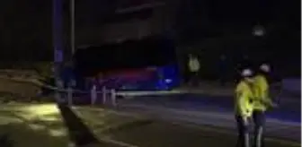 Başkentte dolmuş yön levhası direğine çarptı: 1 ölü, 1 yaralı