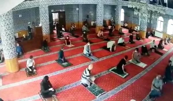 'Bu cami benim' diyen kadın nedeniyle camiye gelenlerin sayısı 5 kişiye kadar düştü