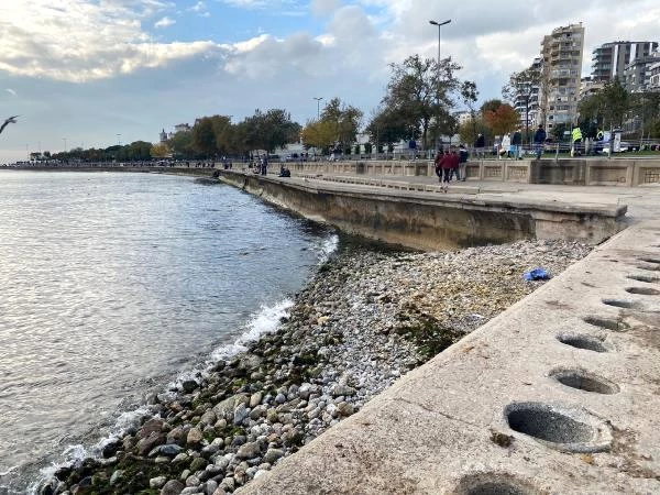 Kadıköy'de çekilen sular, deprem olacağından endişelenen vatandaşları korkuttu