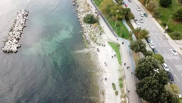 Kadıköy'de çekilen sular, deprem olacağından endişelenen vatandaşları korkuttu