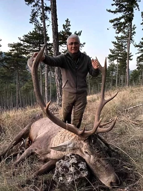 Kızıl geyik avlayan eski Belediye Başkanı Kula: Yasal olmayan hiçbir şey yapmadım