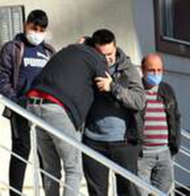 İşçilere yardım etmek için çıktığı çatı sonu oldu! Ayağı kayan 3 çocuk babası feci şekilde can verdi İşçilere yardım etmek için çıktığı çatı sonu oldu! Ayağı kayan 3 çocuk babası feci şekilde can verdi