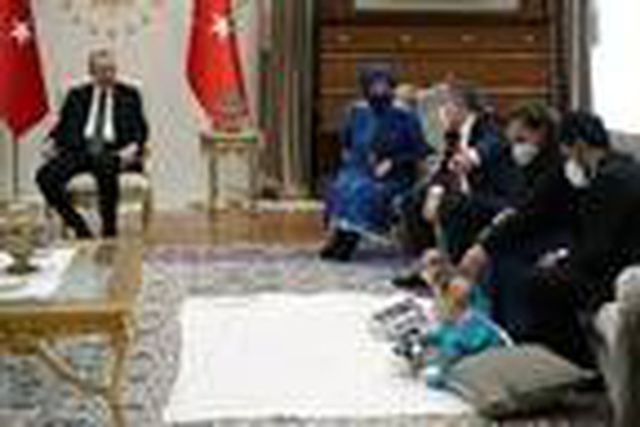 Cumhurbaşkanı Erdoğan, ameliyatla birbirlerinden ayrılan siyam ikizlerini kabul etti Cumhurbaşkanı Erdoğan, ameliyatla birbirlerinden ayrılan siyam ikizlerini kabul etti