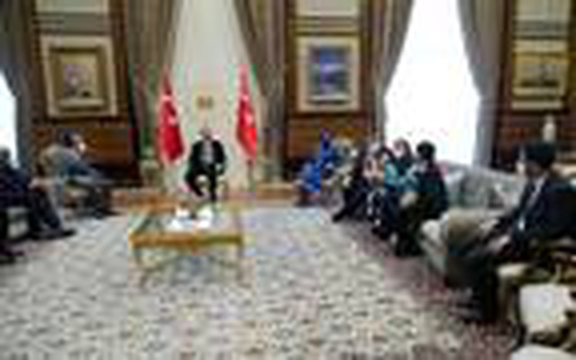 Cumhurbaşkanı Erdoğan, ameliyatla birbirlerinden ayrılan siyam ikizlerini kabul etti Cumhurbaşkanı Erdoğan, ameliyatla birbirlerinden ayrılan siyam ikizlerini kabul etti