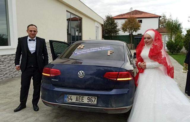 Damadın arabaya yazdırdığı yazı gelini de şaşkına uğrattı Damadın arabaya yazdırdığı yazı gelini de şaşkına uğrattı
