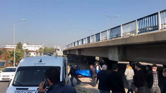 İzmir'de dehşet! Viyadük altında yanmış erkek cansız bedeni bulundu İzmir'de dehşet! Viyadük altında yanmış erkek cansız bedeni bulundu