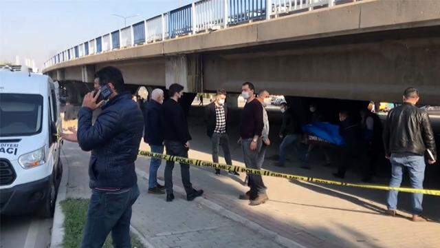 İzmir'de dehşet! Viyadük altında yanmış erkek cansız bedeni bulundu İzmir'de dehşet! Viyadük altında yanmış erkek cansız bedeni bulundu