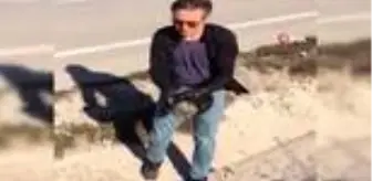 Karayoluna çıkan kaplumbağanın imdadına duyarlı vatandaş yetişti