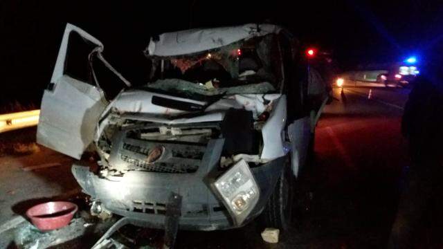 Kamyon ile kamyonetin çarpıştığı feci kazada 2 kişi öldü, 2 kişi yaralandı Kamyon ile kamyonetin çarpıştığı feci kazada 2 kişi öldü, 2 kişi yaralandı