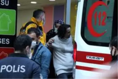 Komşuları ile tartışan kadın, önce binayı yakmaya kalktı sonra bıçağı boğazına dayadı