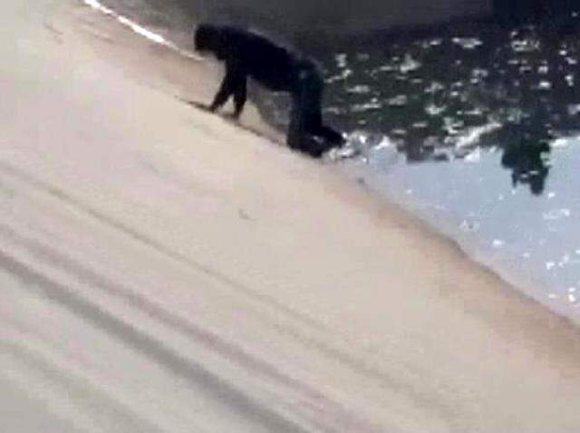 Havuza düşen kardeşini kurtaran ağabey ve arkadaşı, boğularak hayatını kaybetti Havuza düşen kardeşini kurtaran ağabey ve arkadaşı, boğularak hayatını kaybetti