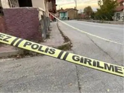 Tartıştığı ablasını boğazından, karnından ve kolundan bıçaklayarak öldürdü Tartıştığı ablasını boğazından, karnından ve kolundan bıçaklayarak öldürdü