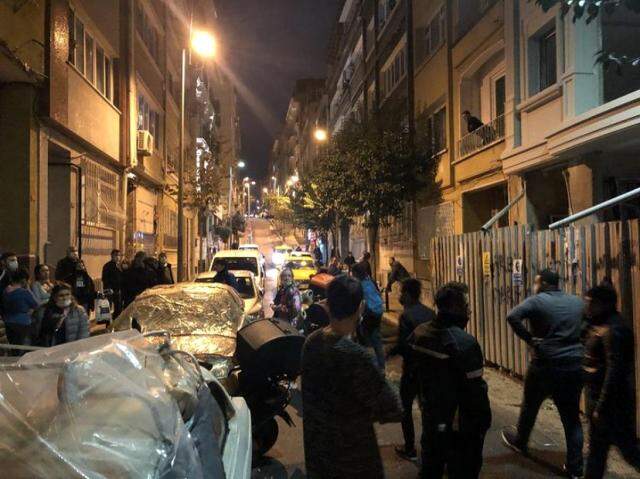 Sokak sokak kovalanan kapkaççı vatandaşın elinden kurtulamadı: Yediği meydan dayağı kameralara yansıdı Sokak sokak kovalanan kapkaççı vatandaşın elinden kurtulamadı: Yediği meydan dayağı kameralara yansıdı