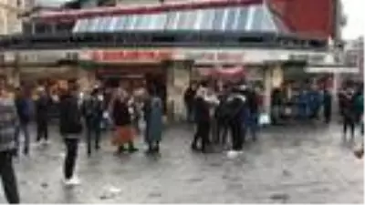 Taksim'de restoranların önü doldu taştı