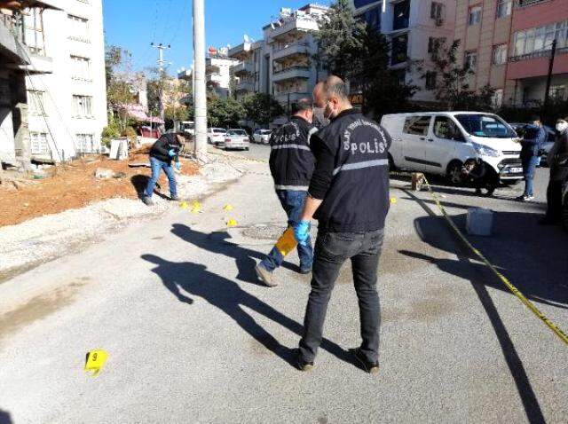 Sevgilisini rahatsız eden kişiyi tabancayla ayaklarından vurarak yaraladı Sevgilisini rahatsız eden kişiyi tabancayla ayaklarından vurarak yaraladı