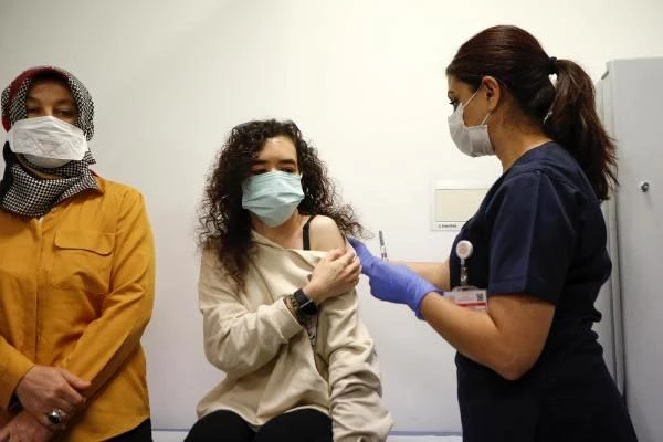 Çin aşısının gönüllü vatandaş uygulaması başladı