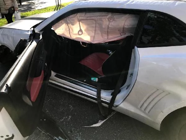 Sosyal medya fenomeni Enes Batur Etiler'de lüks otomobiliyle kaza yaptı