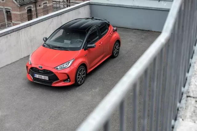 Yenilenen Toyota Yaris'in Türkiye fiyatı açıklandı