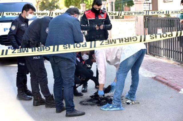 Antalya'da sokakta yunus polisi üniforması ve teçhizatı yakan şüpheli aranıyor Antalya'da sokakta yunus polisi üniforması ve teçhizatı yakan şüpheli aranıyor