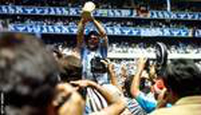 Diego Maradona: Arjantin'in sorunlu futbol dâhisi