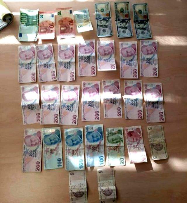 Otomobiliyle dilenmeye gelen dilencinin üzerinden 7 bin lira çıktı Otomobiliyle dilenmeye gelen dilencinin üzerinden 7 bin lira çıktı