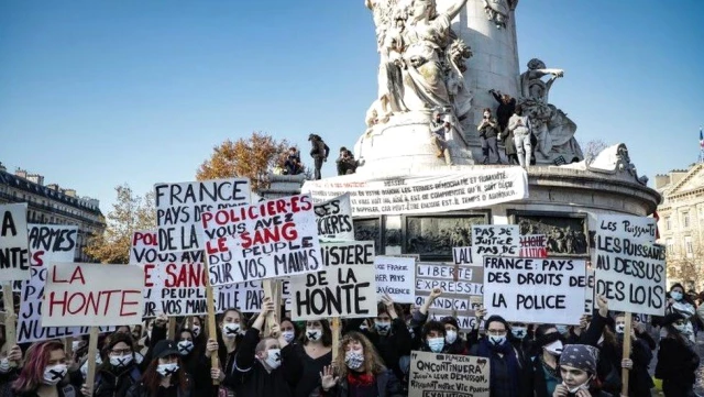 Paris'te 'polis güvenlik yasası'na karşı eylemde küçük çaplı çatışmalar çıktı