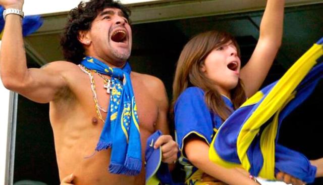İlk kez babası olmadan Boca maçı izleyen Maradona'nın kızı, gözyaşlarına hakim olamadı
