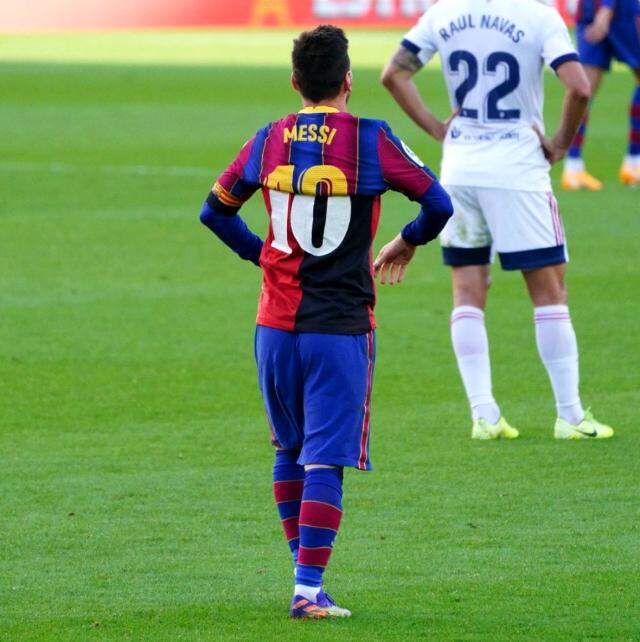 Messi, attığı golü Maradona'nın Newell's formasıyla kutlayarak efsaneyi andı