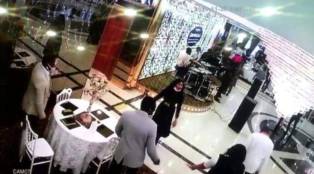 Miss Uganda'dan sonra Esenyurt'ta bu kez de düğün salonunda pazar ayini