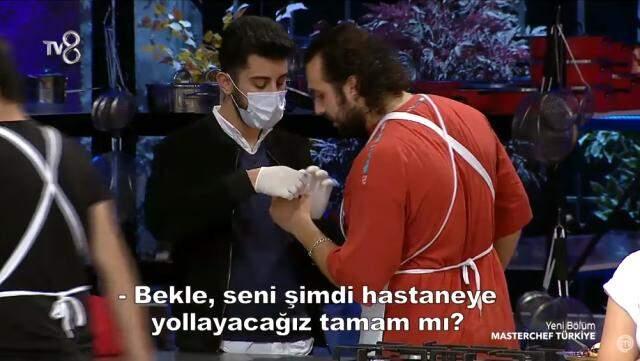 MasterChef'te talihsiz kaza! Parmağı kesilen Barbaros hastaneye götürüldü MasterChef'te talihsiz kaza! Parmağı kesilen Barbaros hastaneye götürüldü