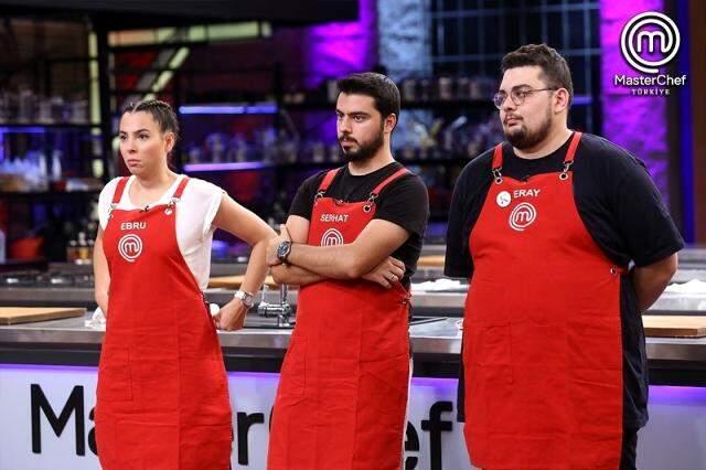 MasterChef'te talihsiz kaza! Parmağı kesilen Barbaros hastaneye götürüldü MasterChef'te talihsiz kaza! Parmağı kesilen Barbaros hastaneye götürüldü