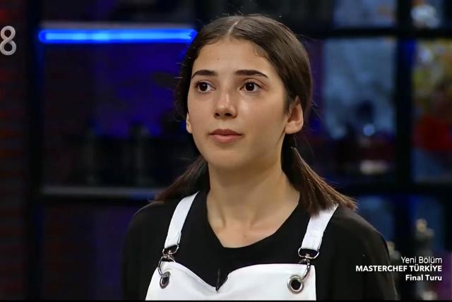 MasterChef'ten elenen Ayyüce Kamit, Emir Elidemir ile çıkan aşk haberlerine açıklık getirdi