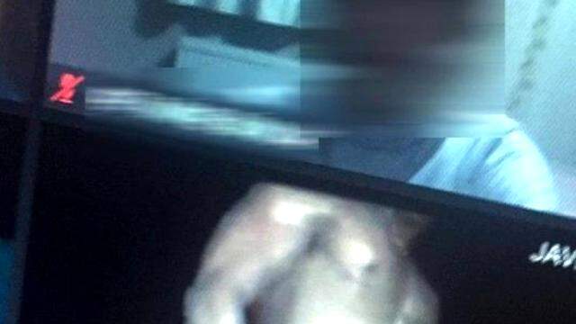 Bursa'da öğrencilerin uzaktan eğitimine siber sapık engeli: Cinsel içerikli videolar izletiyorlar Bursa'da öğrencilerin uzaktan eğitimine siber sapık engeli: Cinsel içerikli videolar izletiyorlar