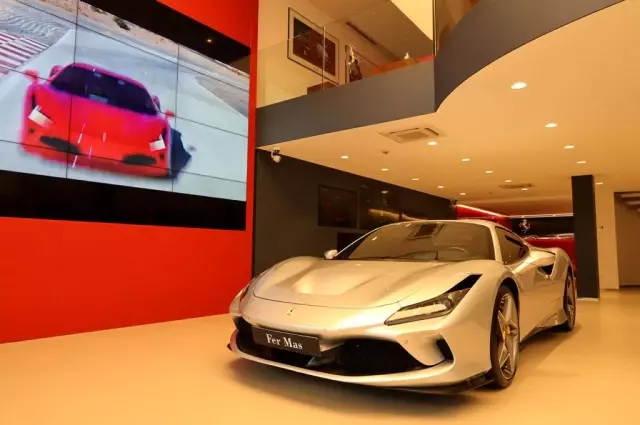 Ferrari'den <a class='keyword-sd' href='/istanbul/' title='İstanbul'>İstanbul</a>'a özel showroom konsepti