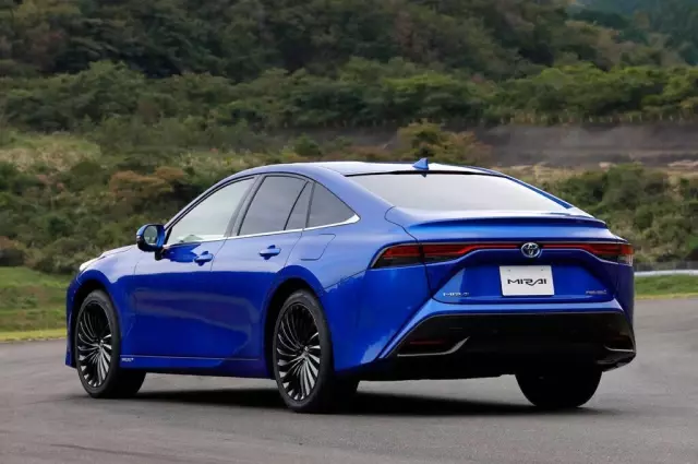 Hidrojen yakıtlı Toyota Mirai yenilendi