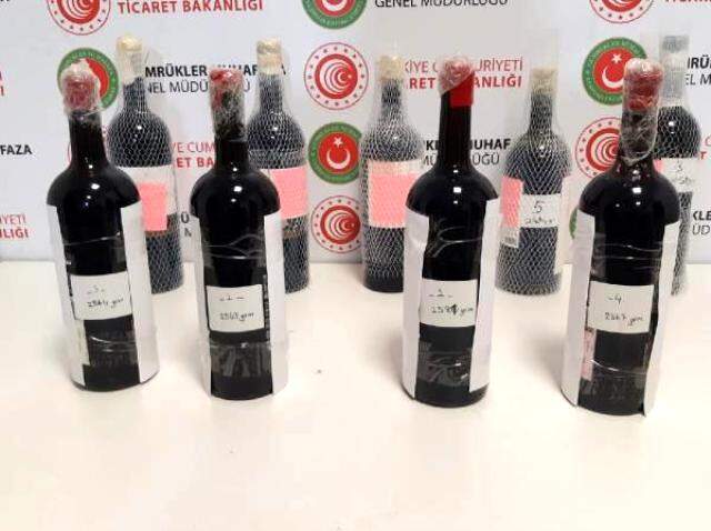 İstanbul Havalimanı'nda değeri 13 milyon 800 bin lira olan 17 kilogram sıvı kokain ele geçirildi
