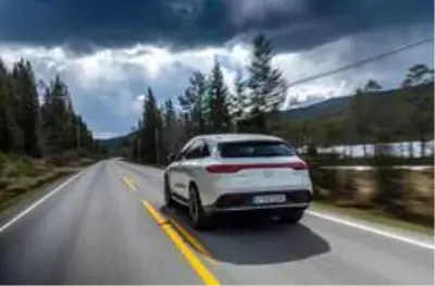 Mercedes-Benz'in tamamen elektrikli modeli EQC Türkiye'de