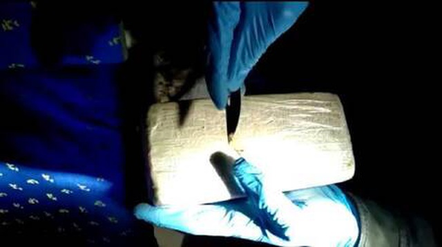 77 kilo eroin ele geçirildi; Paketlerin üzerindeki 'anka kuşu' sembollerinin anlamı araştırılıyor 77 kilo eroin ele geçirildi; Paketlerin üzerindeki 'anka kuşu' sembollerinin anlamı araştırılıyor
