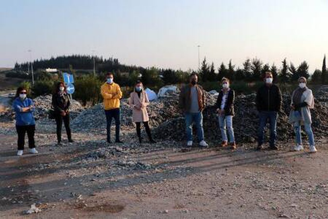 Avrupa'dan ithal edilen çöp, Adana'da yol kenarlarına dökülüyor Avrupa'dan ithal edilen çöp, Adana'da yol kenarlarına dökülüyor