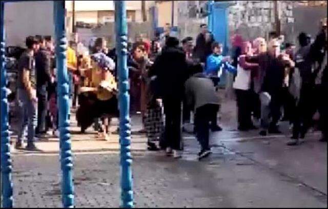 Diyarbakır'da kısıtlama saatinde taşlı sopalı ev bastılar: 20 yaralı Diyarbakır'da kısıtlama saatinde taşlı sopalı ev bastılar: 20 yaralı