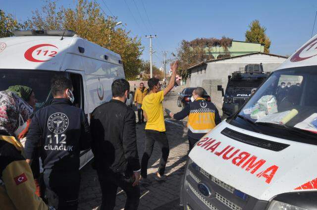 Diyarbakır'da kısıtlama saatinde taşlı sopalı ev bastılar: 20 yaralı Diyarbakır'da kısıtlama saatinde taşlı sopalı ev bastılar: 20 yaralı