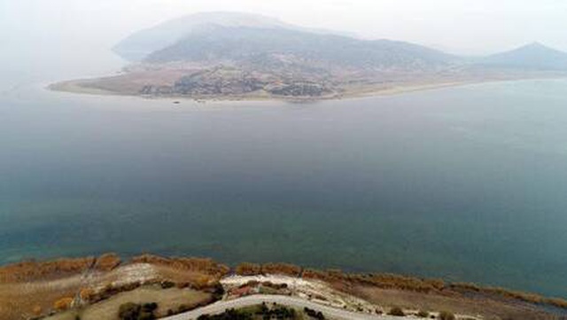 Eğirdir Gölü'nde büyük tehlike: İkiye bölünüyor Eğirdir Gölü'nde büyük tehlike: İkiye bölünüyor