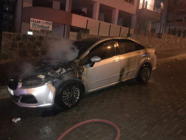 Eşine kızdı, kayınpederinin arabasını yaktı Eşine kızdı, kayınpederinin arabasını yaktı