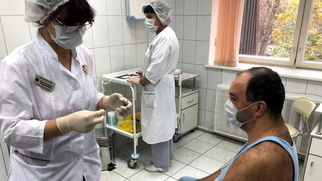 Rusya kitlesel aşılamaya başladı, öncelik sağlık, eğitim ve sosyal hizmet görevlilerinde