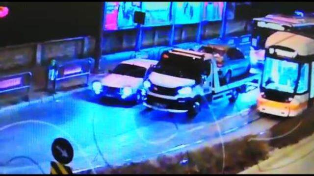 Eskişehir'de park halindeki otomobil çekiciyle çalındı! Aracın sahibi: Bu yöntemi ilk kez gördüm Eskişehir'de park halindeki otomobil çekiciyle çalındı! Aracın sahibi: Bu yöntemi ilk kez gördüm