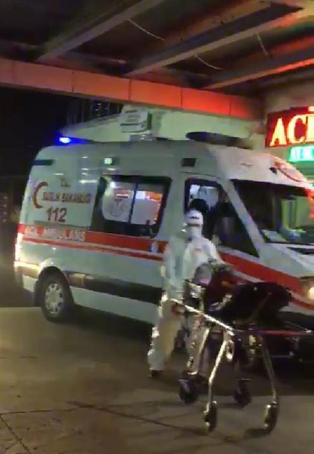 Trabzon'da pandemi hastanesi önündeki ambulans yoğunluğu endişe yarattı