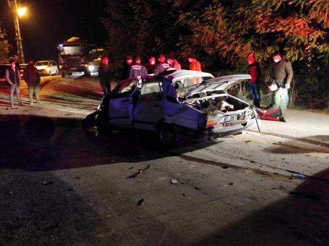 Freni boşalan kamyon iki aracı biçti: 2 kişi hayatını kaybetti Freni boşalan kamyon iki aracı biçti: 2 kişi hayatını kaybetti