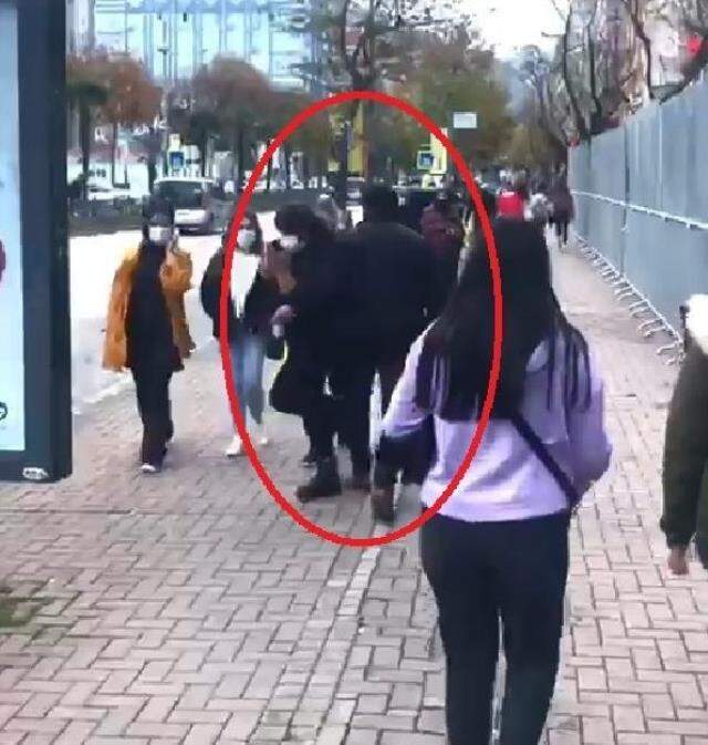 Çarpıyormuş gibi yaparak kadınları taciz etti, dövülünce 'Kafam yerinde değildi' dedi Çarpıyormuş gibi yaparak kadınları taciz etti, dövülünce 'Kafam yerinde değildi' dedi